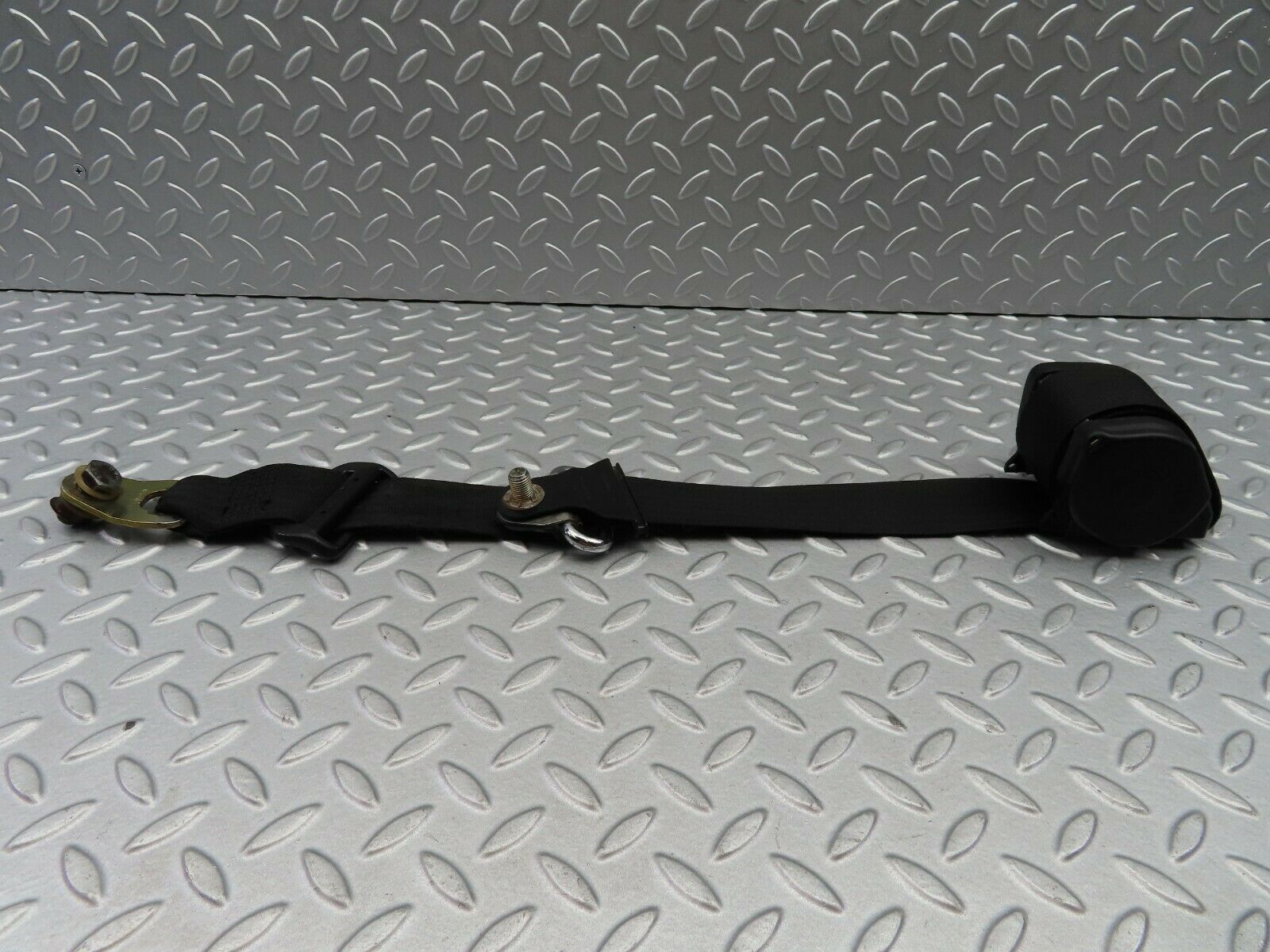 5774 Mercedes-Benz W123 200 Front Right Seat Belt