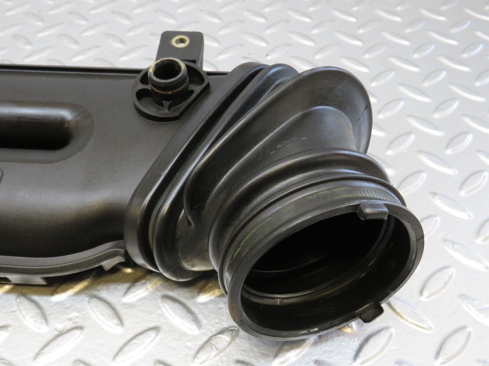 25000 Mercedes-Benz W140 S320 Engine Bay Air Duct 1041414104