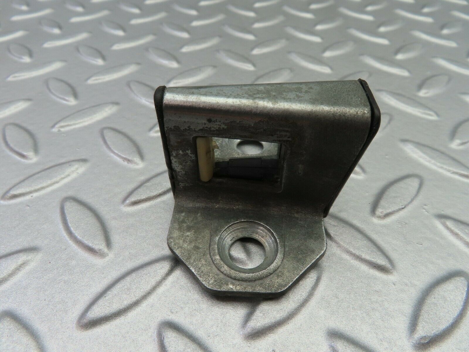 6757 Mercedes-Benz S124 E220 Wagon Door Lock Latch
