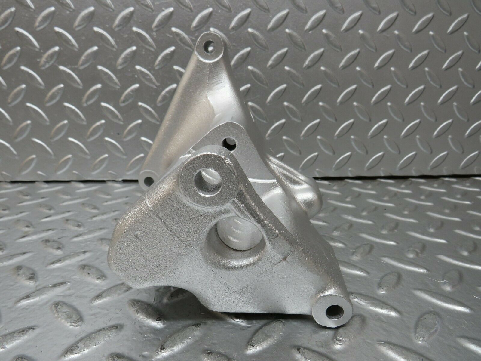 23887 Mercedes-Benz C107 450SLC Coupe Alternator Generator Bracket 1161551135