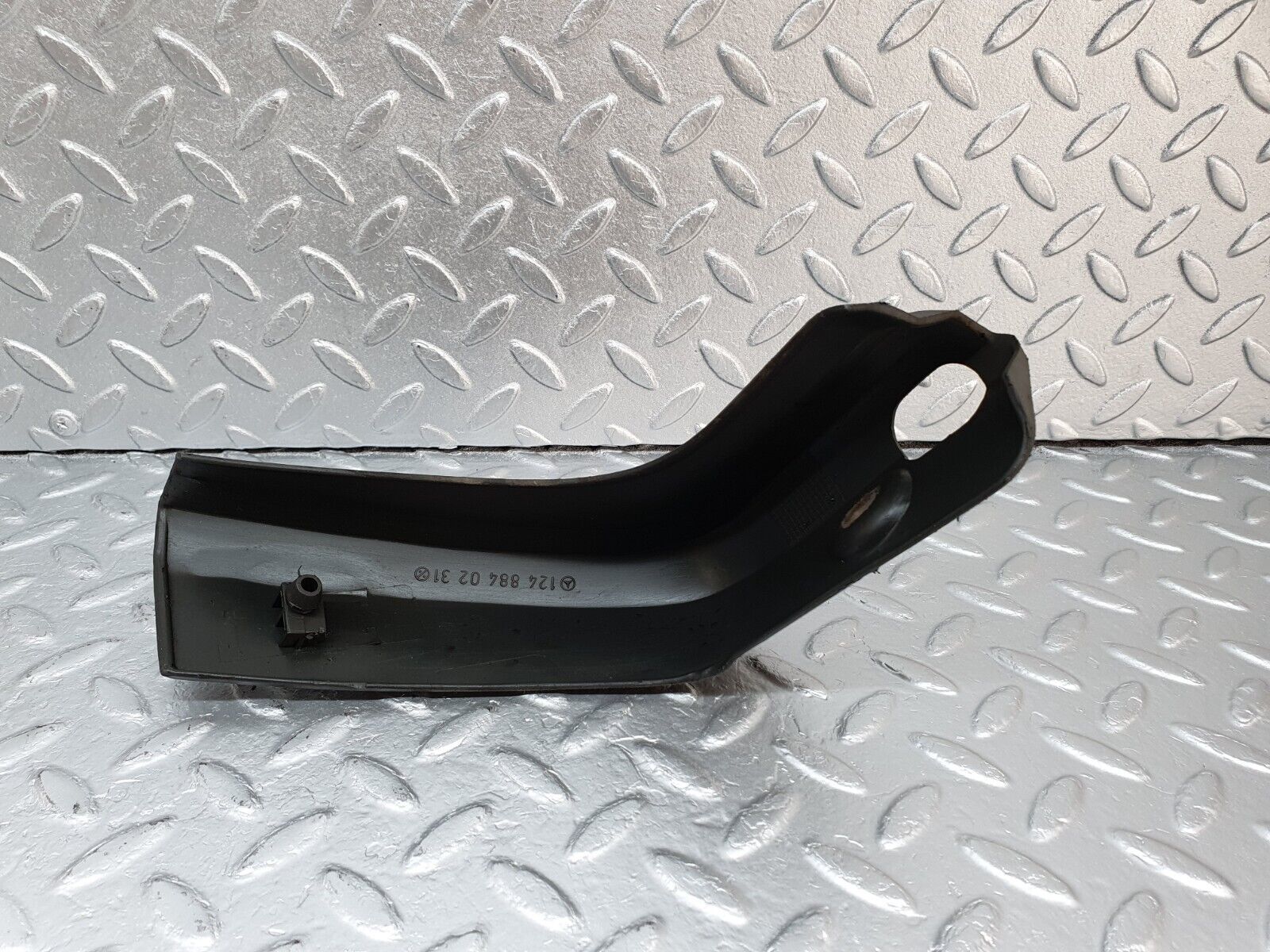 41550 Mercedes-Benz W124 200E Fender Wing Lower Moulding Trim Right Side 1248840231