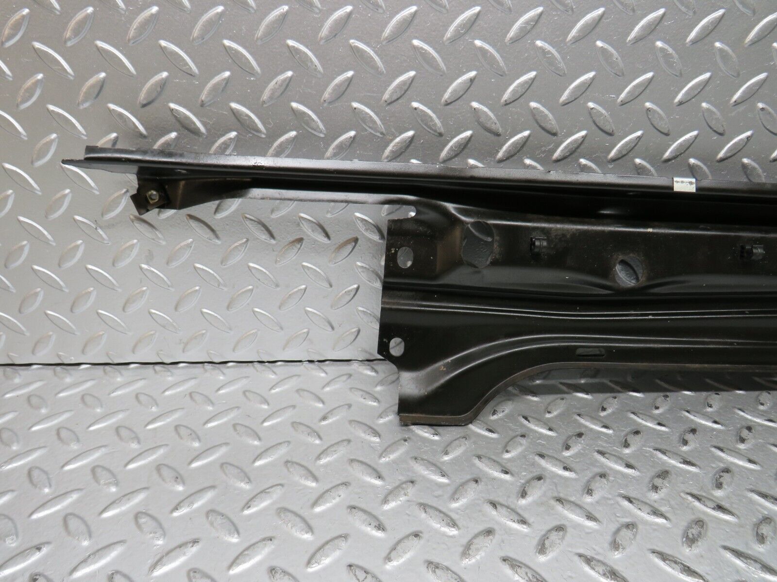 28990 Mercedes-Benz C124 320CE Coupe Rear Window Channel Support Left Side