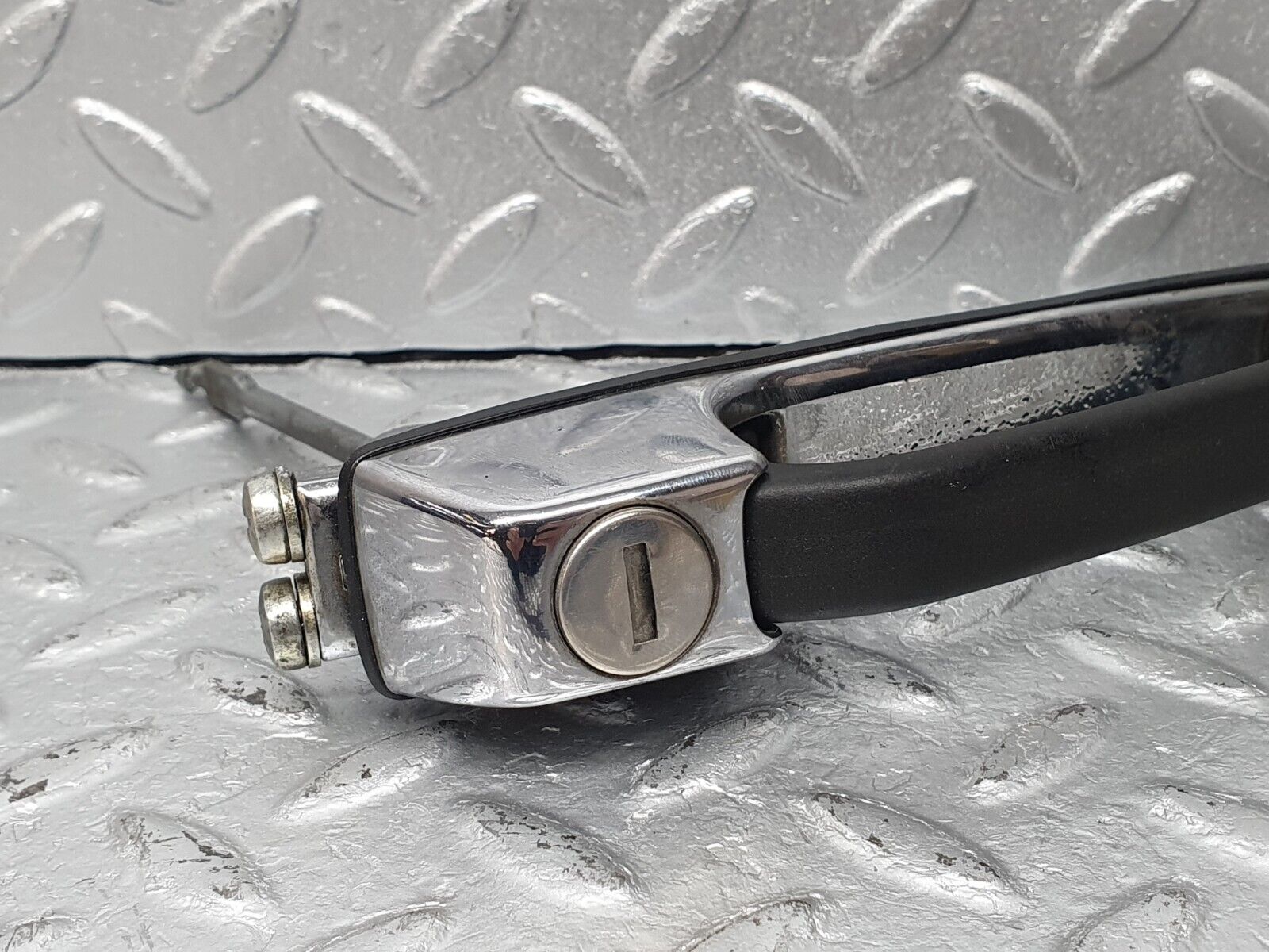 40751 Mercedes-Benz W123 300D Front Left Door Exterior Handle No Key