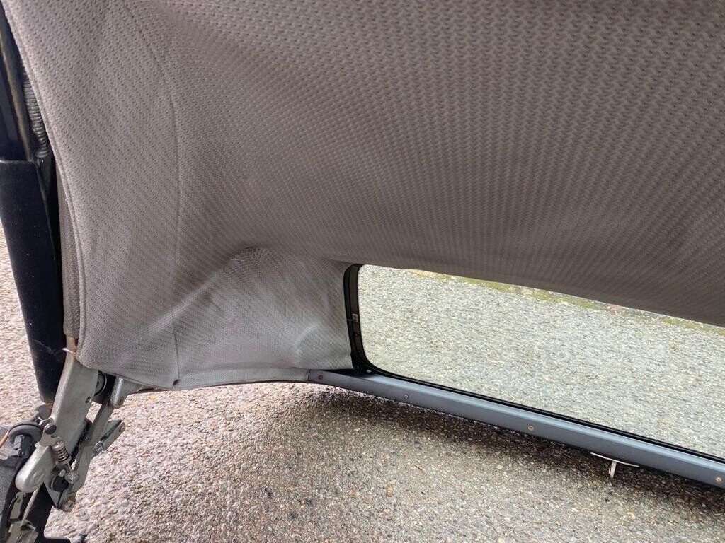 38226 Mercedes-Benz A124 320E Cabriolet Soft Top