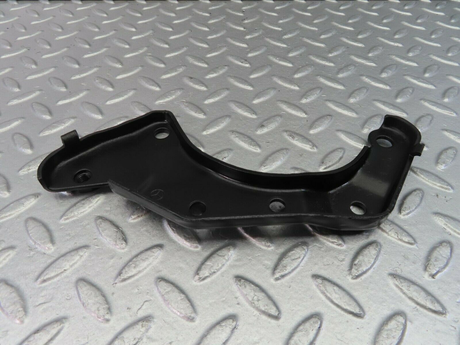 10583 Mercedes-Benz W201 190E Power Steering Pump Bracket