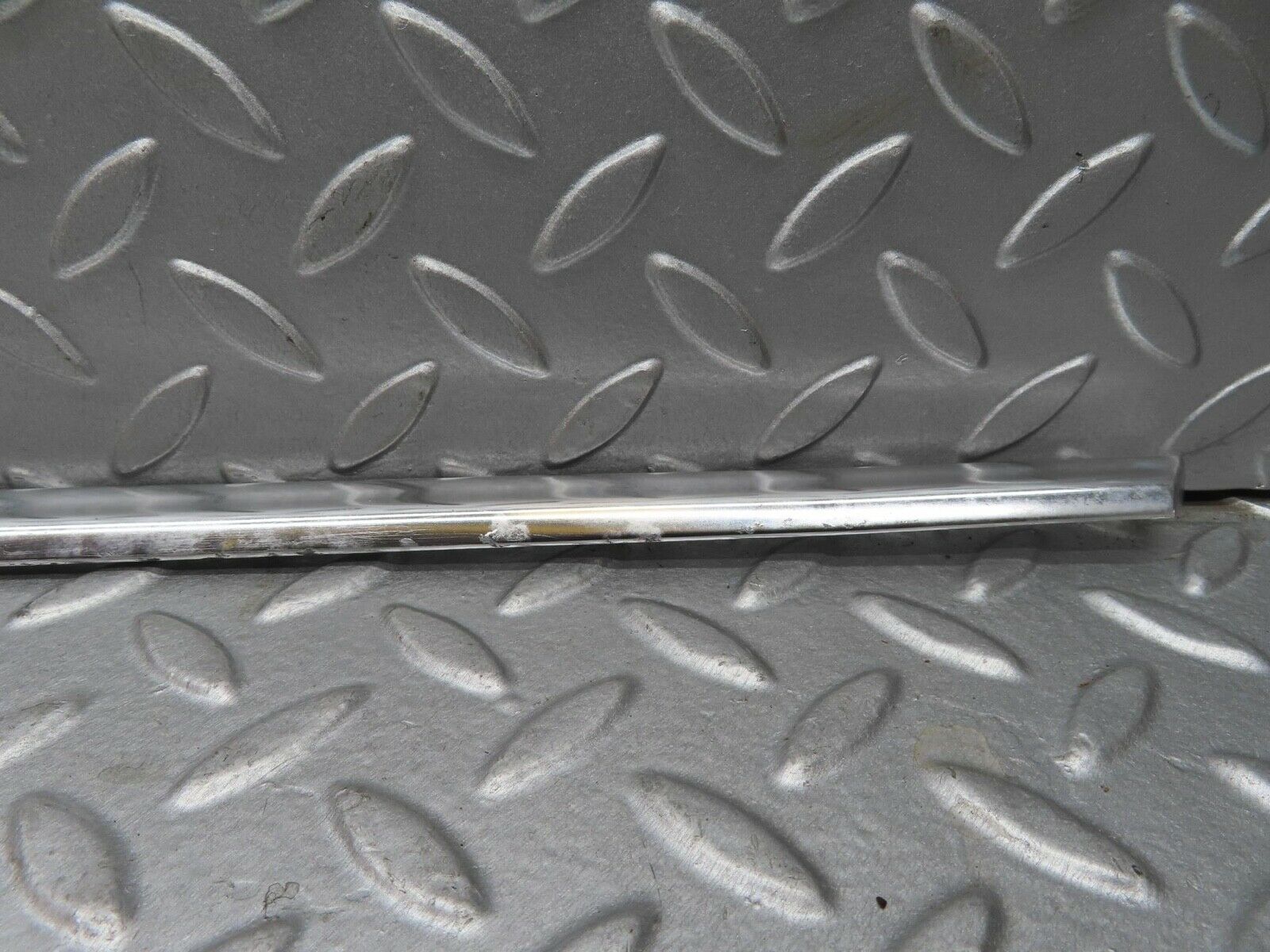 13600 Mercedes-Benz W123 200 Front Left Door Chrome Moulding Trim