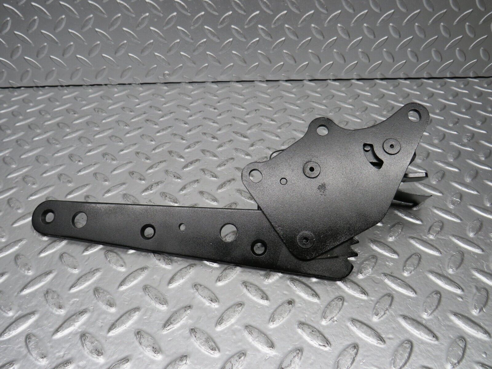 31525 Mercedes-Benz S124 220TE Wagon Rear Seat Hinge Pair