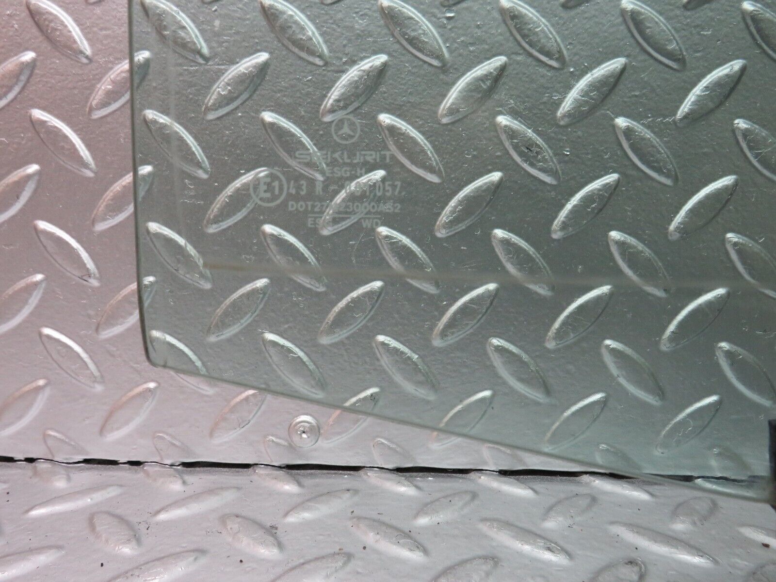 25132 Mercedes-Benz W201 190D Rear Right Door Window Glass