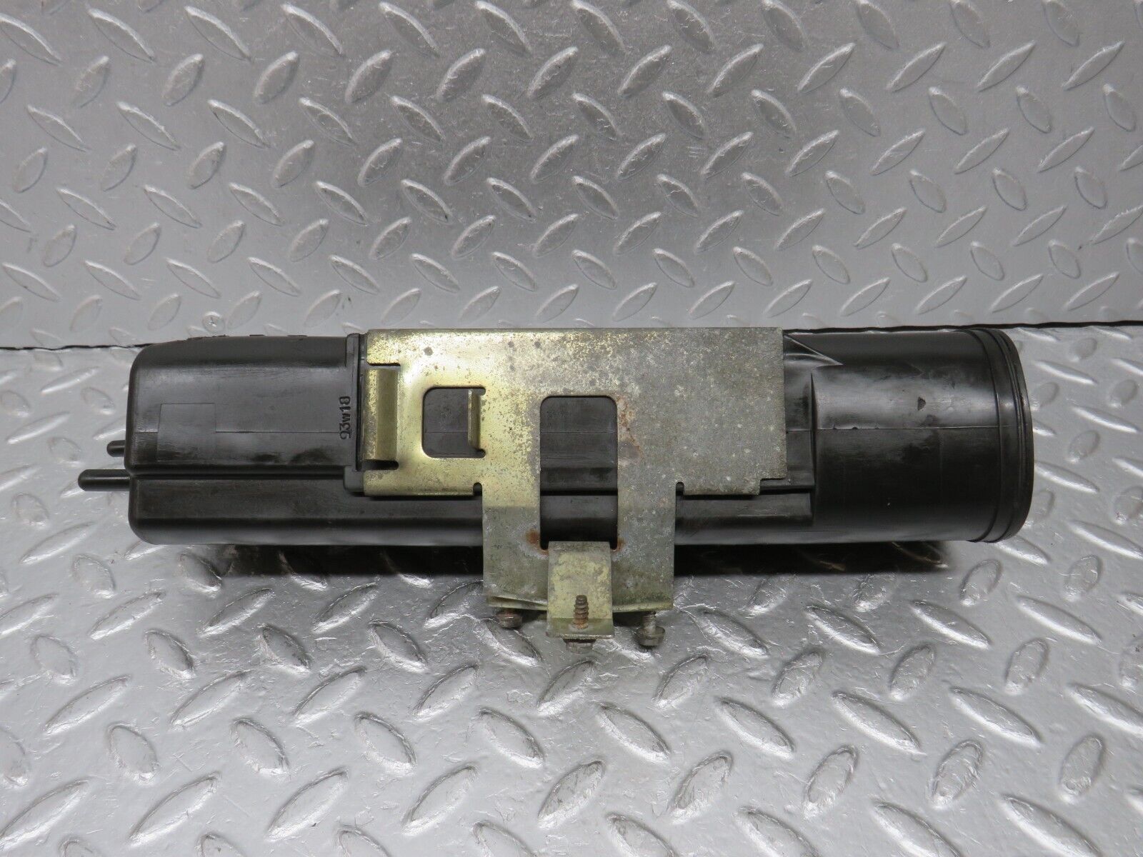 38809 Mercedes-Benz W201 190E 2.6L Fuel Vapor Charcoal Filter 2014700259 4900065902