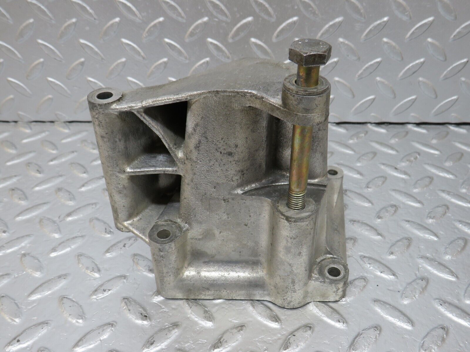 34505 Mercedes-Benz C126 380SEC Coupe Alternator Generator Bracket 1171550735