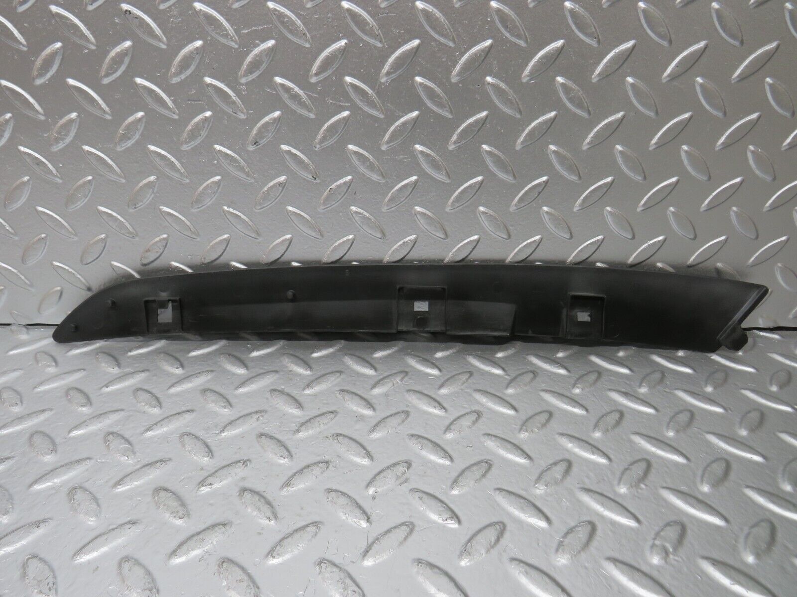 25637 Mercedes-Benz W123 200 C Pillar Exterior Plastic Trim Right Side