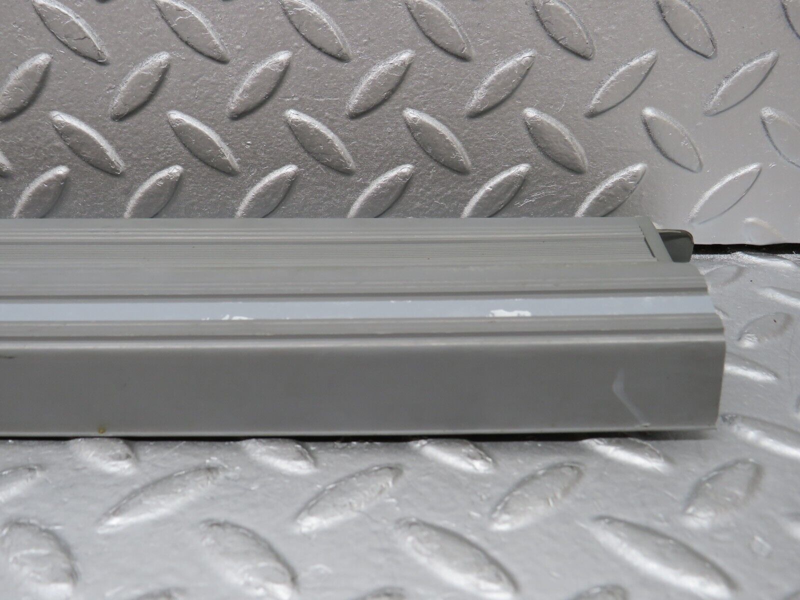 35991 Mercedes-Benz W126 420SE Rear Right Door Sill Trim Grey