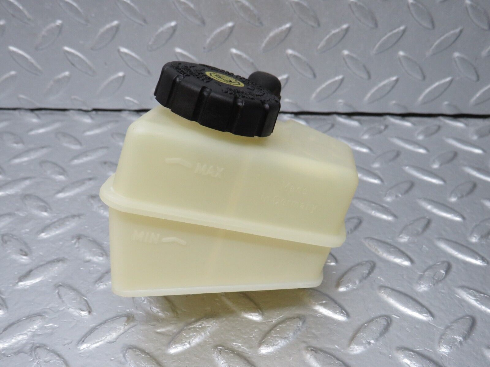 39415 Mercedes-Benz R129 320SL Coupe Brake Fluid Reservoir Tank 2024300002