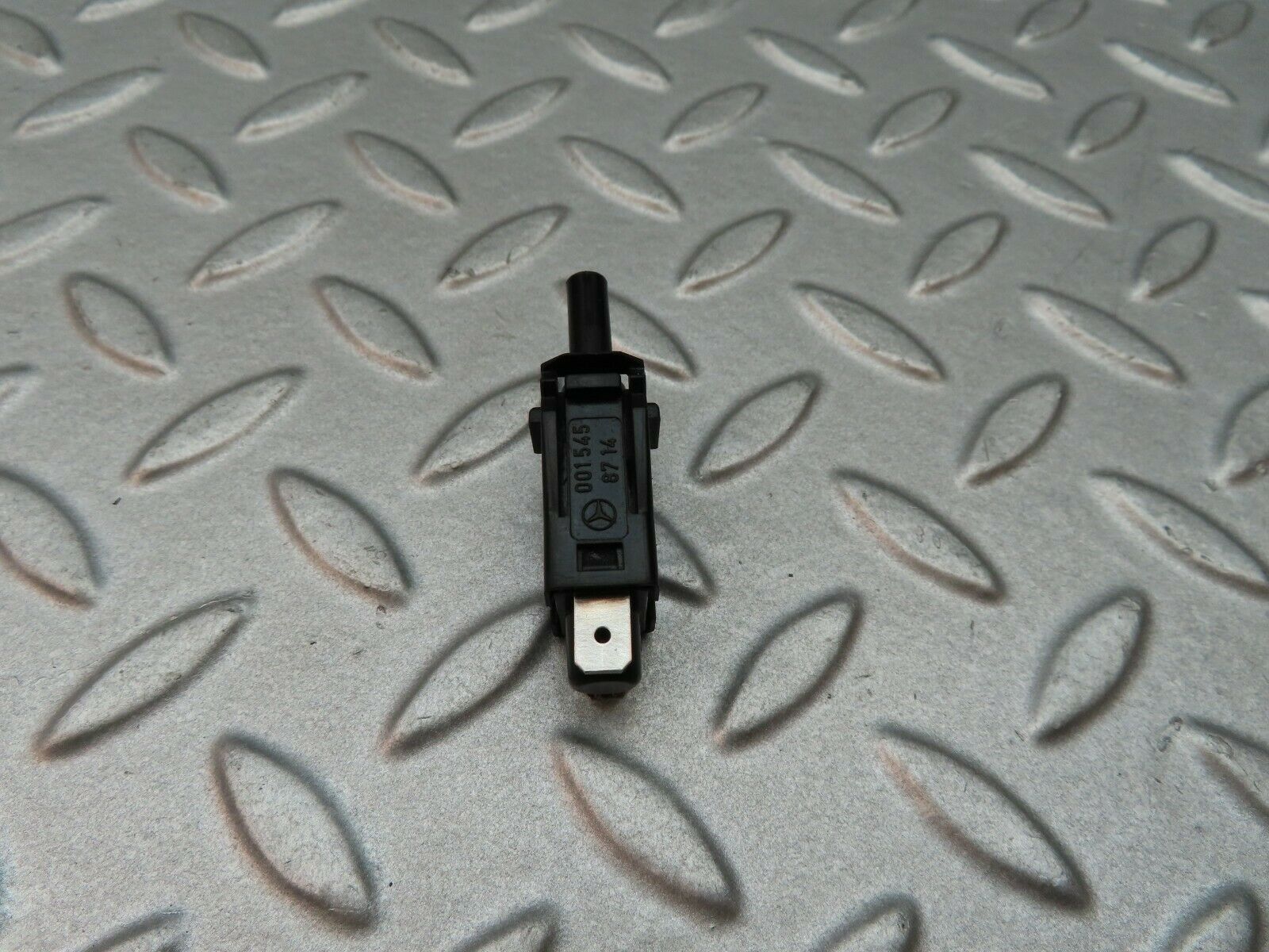 5761 Mercedes-Benz W123 200 Door Contact Switch 0015458714