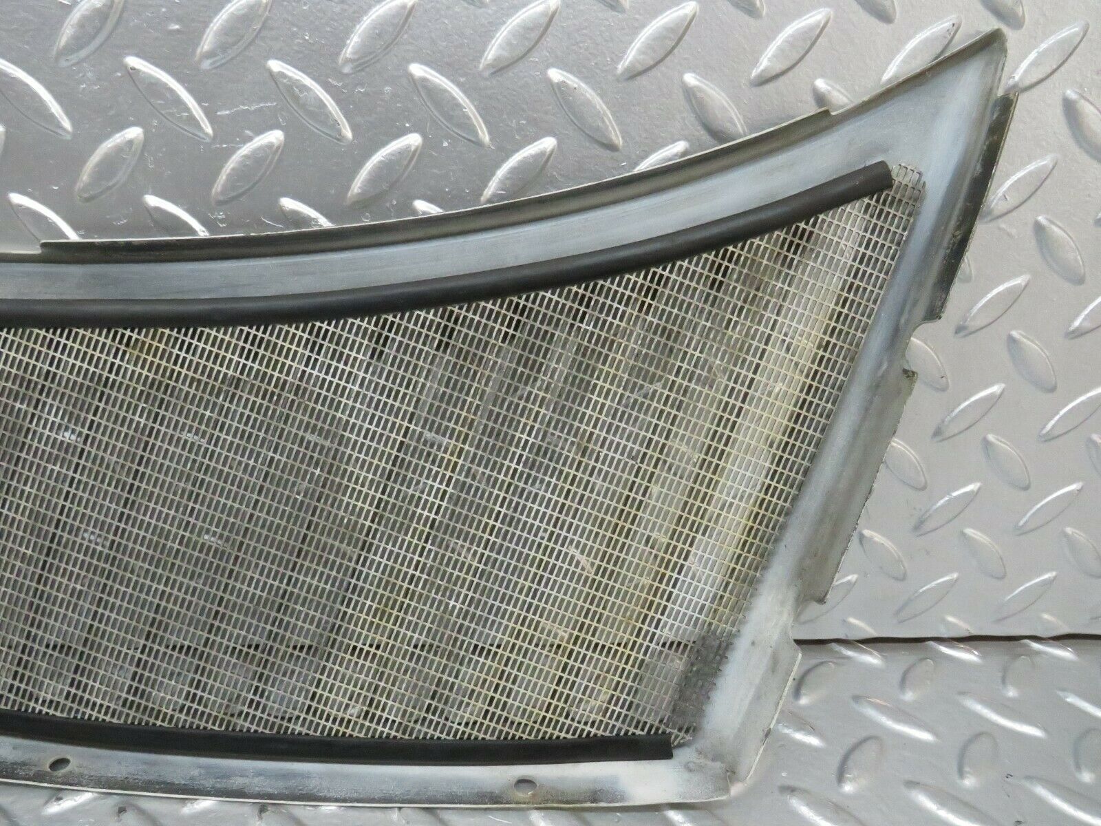 23740 Mercedes-Benz C107 450SLC Coupe Air Intake Grill Right Side