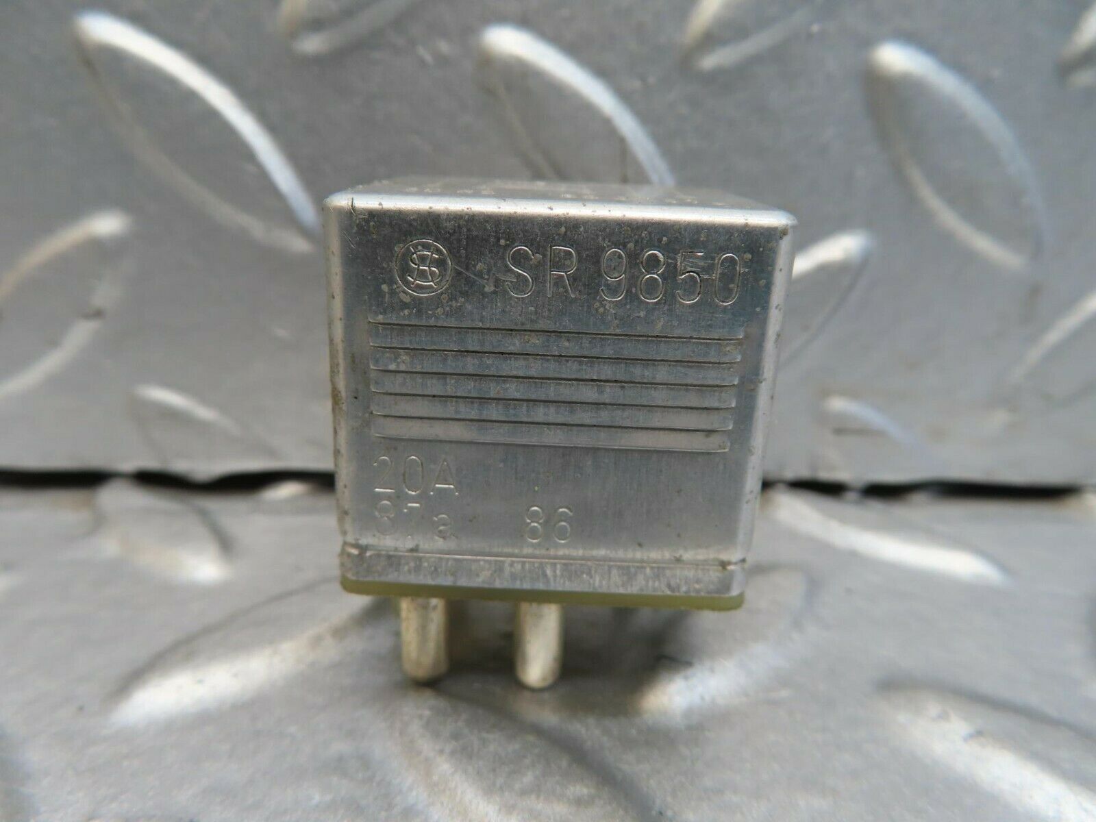 15487 Mercedes-Benz W123 230E Multi Purpose Relay 0015420219