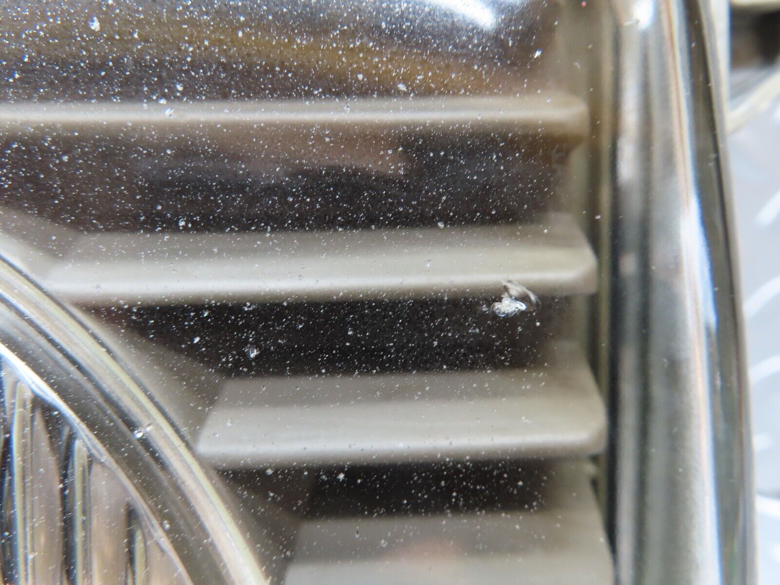 19097 Mercedes-Benz W123 300D Headlight Right Side Hella LHD