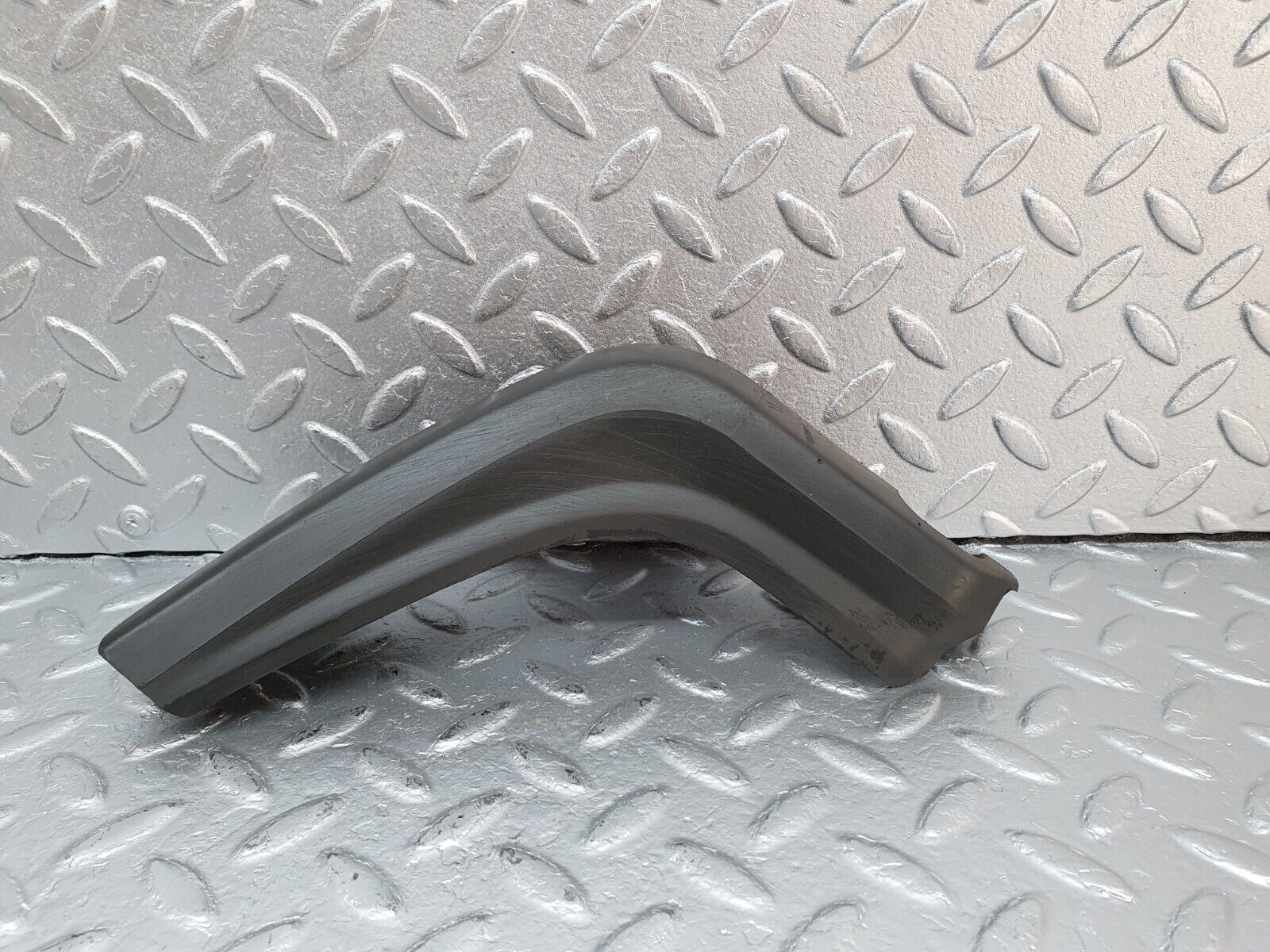 41550 Mercedes-Benz W124 200E Fender Wing Lower Moulding Trim Right Side 1248840231