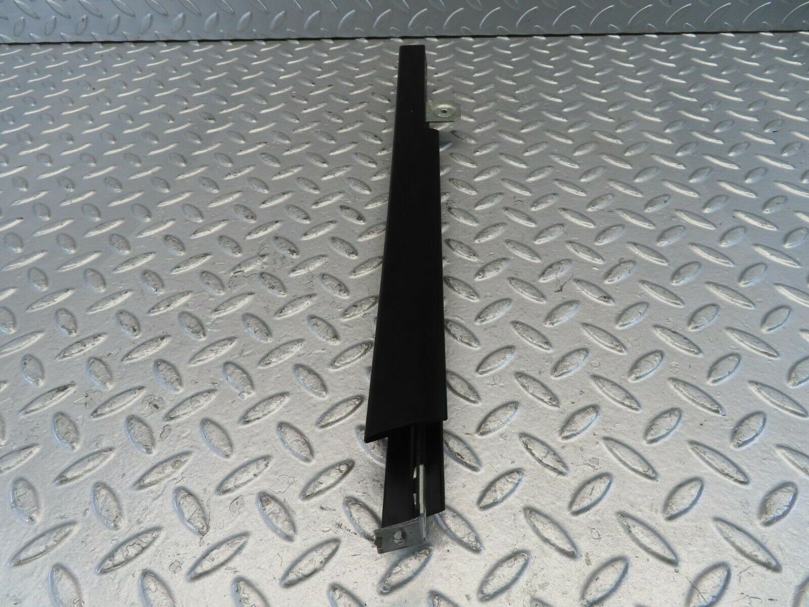 11200 Mercedes-Benz W221 S320 Rear Left Door Window Channel 2217300119