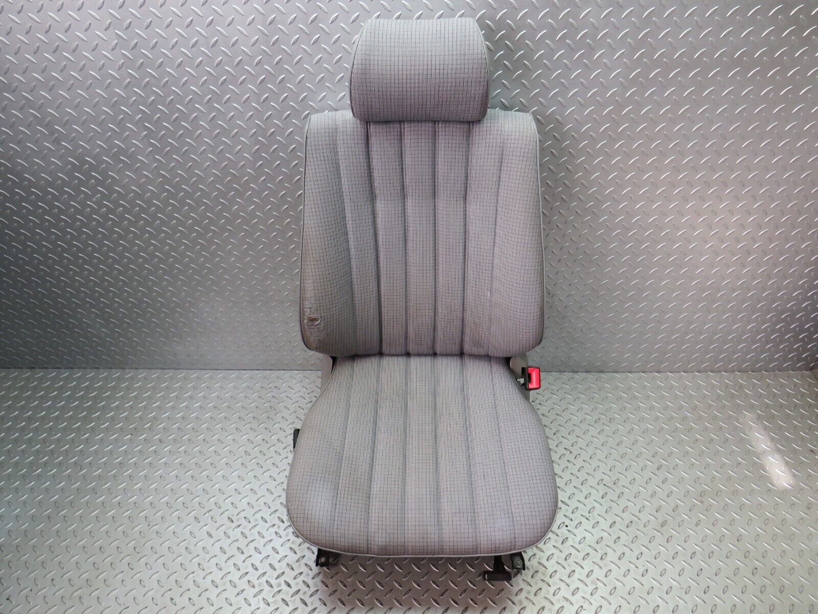33706 Mercedes-Benz W201 190E 2.0L Front Right Driver Seat