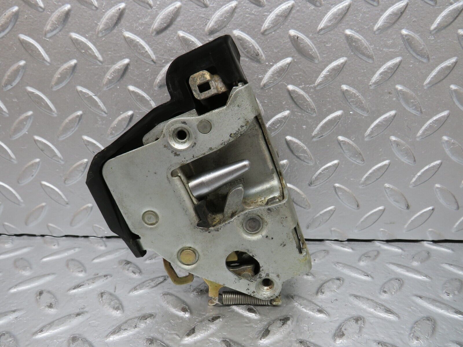 32144 Mercedes-Benz W123 230E Rear Left Door Lock Mechanism 1237330108