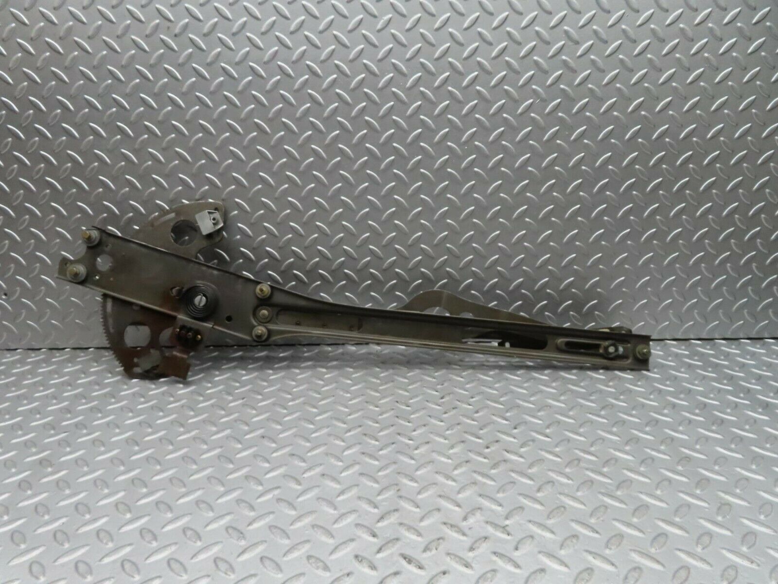 16638 Mercedes-Benz C107 380SLC Front Right Power Window Regulator 1077200846