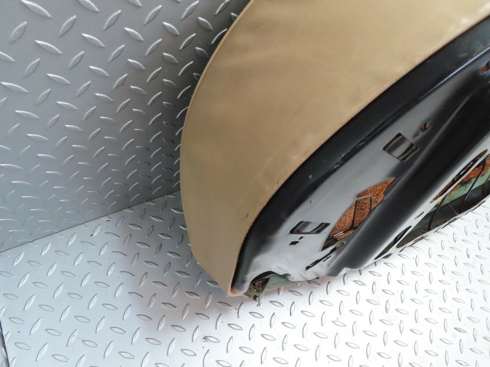 15816 Mercedes-Benz W123 280E Rear Seat Bottom Beige Leather