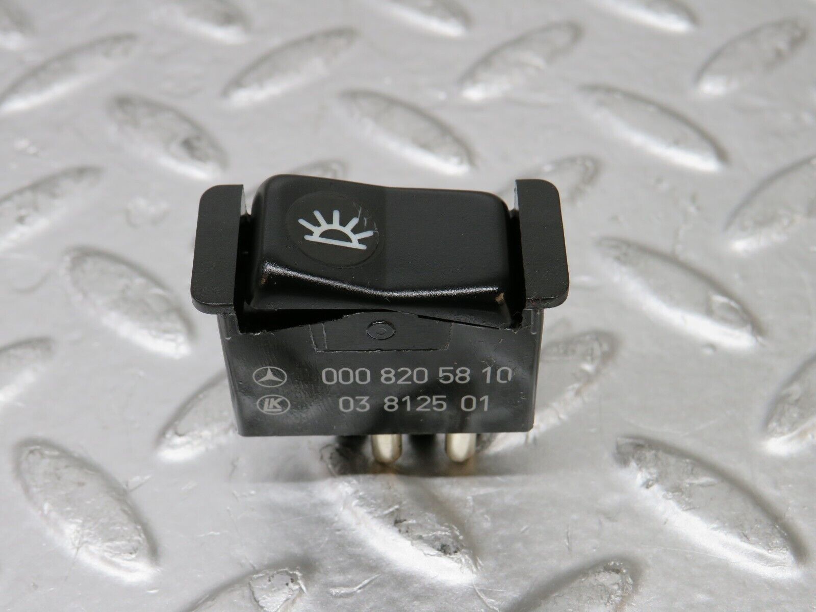 29718 Mercedes-Benz W123 230E Interior Dome Light Switch 0008205810