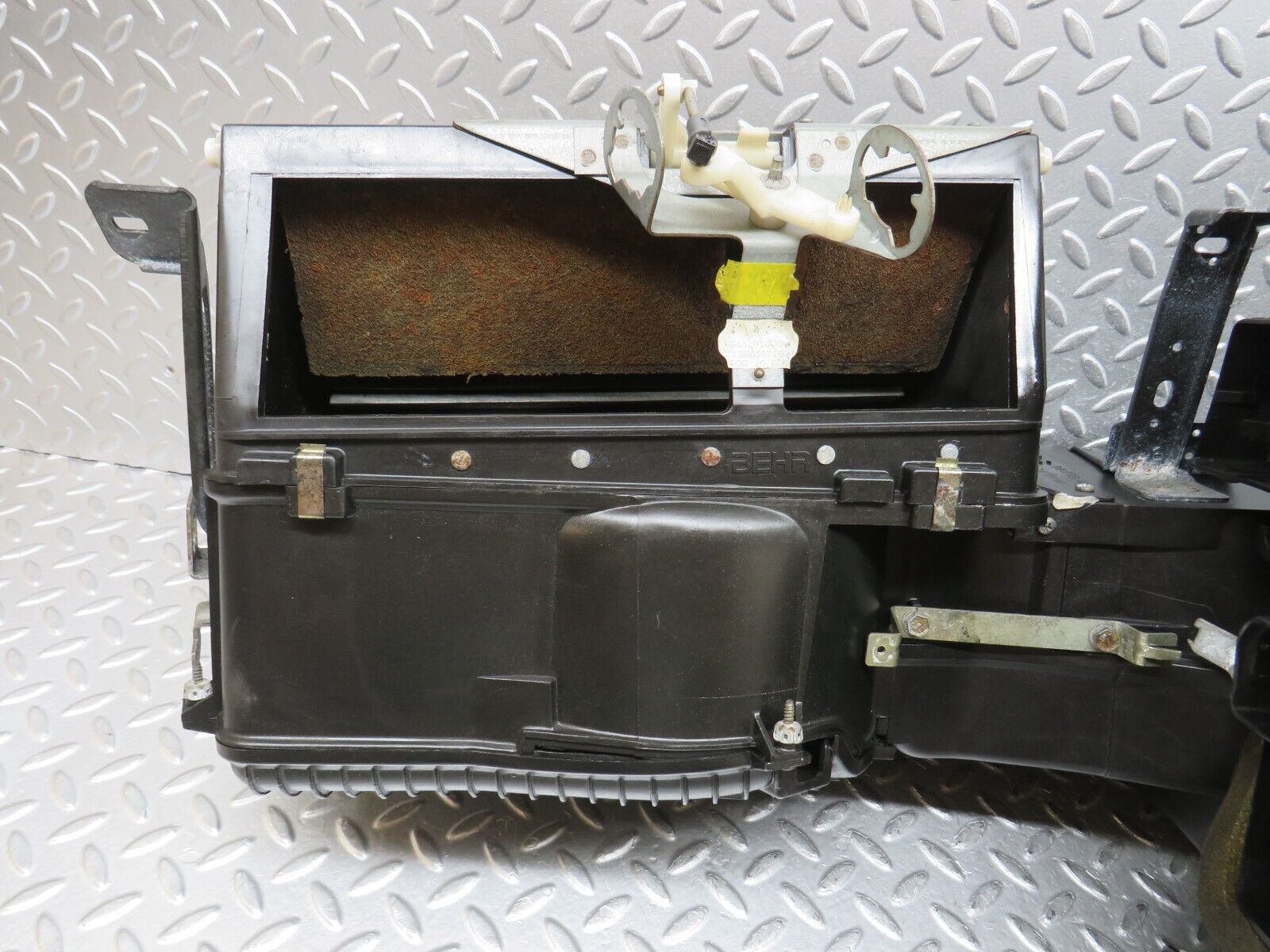 36315 Mercedes-Benz W126 420SE Heater Box Blower Housing Behr