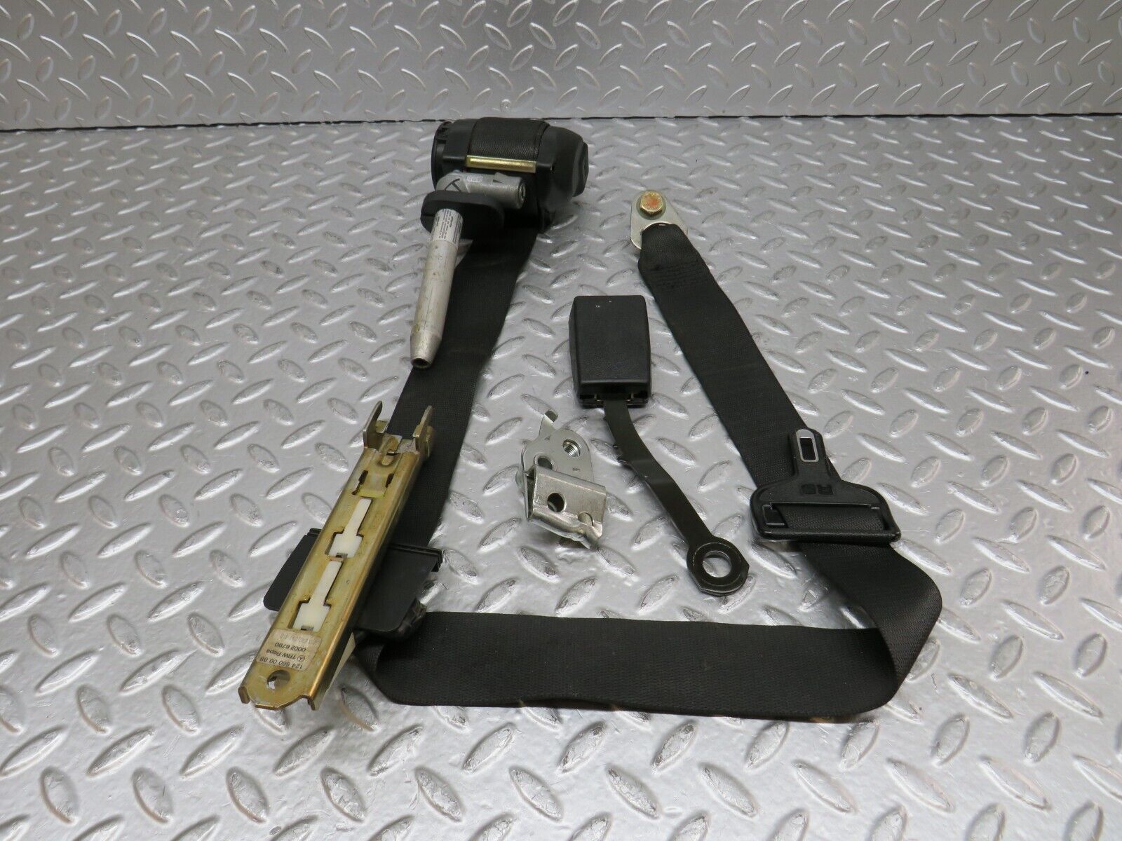 29604 Mercedes-Benz W124 230E Front Right Seat Belt With Buckle 2018607285