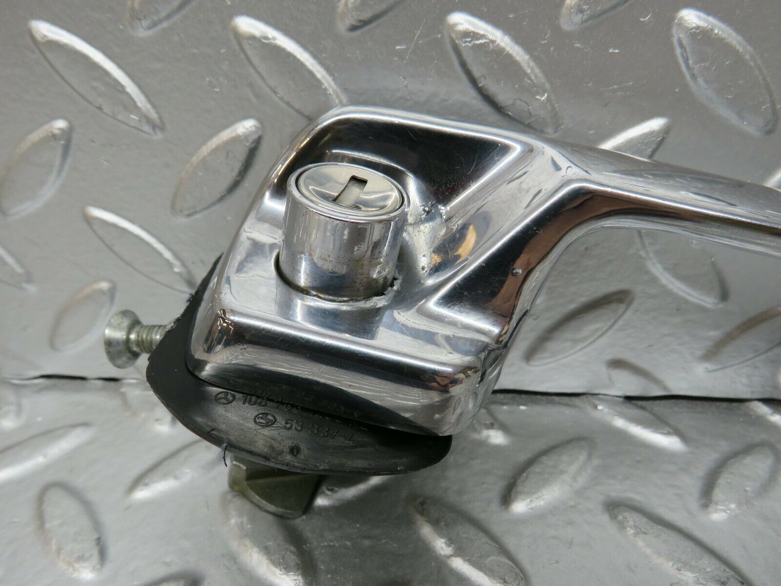 24457 Mercedes-Benz W108 Door Handle Front Right No Key 1087661401