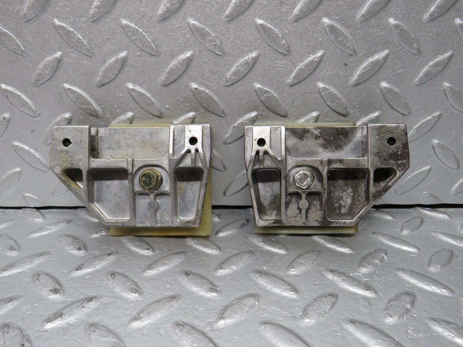 38355 Mercedes-Benz R129 280SL Coupe Door Window Guide Bracket 1247250132 1247250232