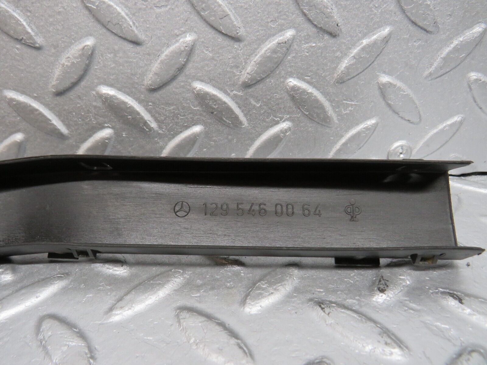 38657 Mercedes-Benz R129 280SL Coupe Ignition Coil Lead Cover 1295460064