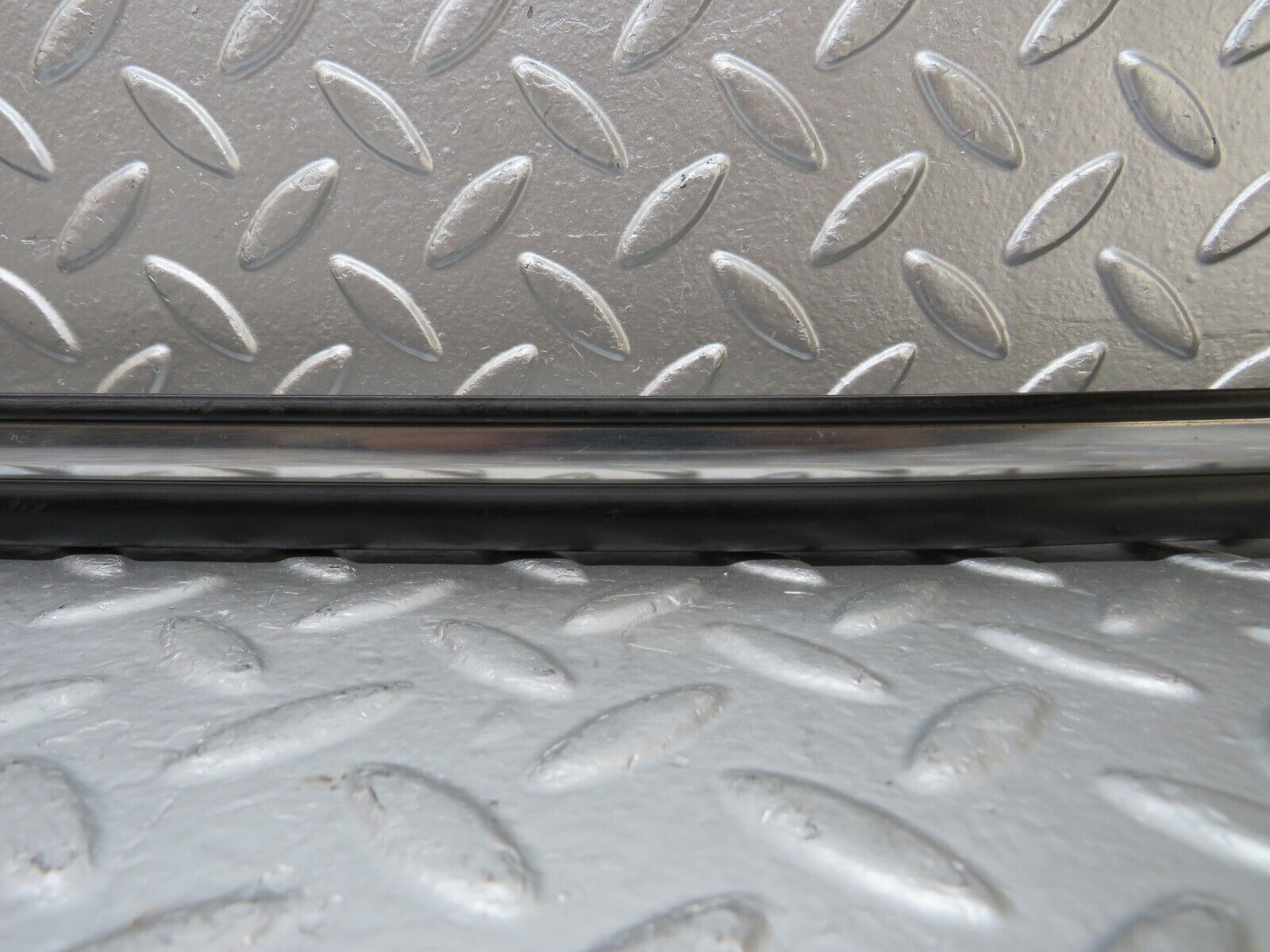 25600 Mercedes-Benz W123 200 Front Right Door Lower Moulding Trim