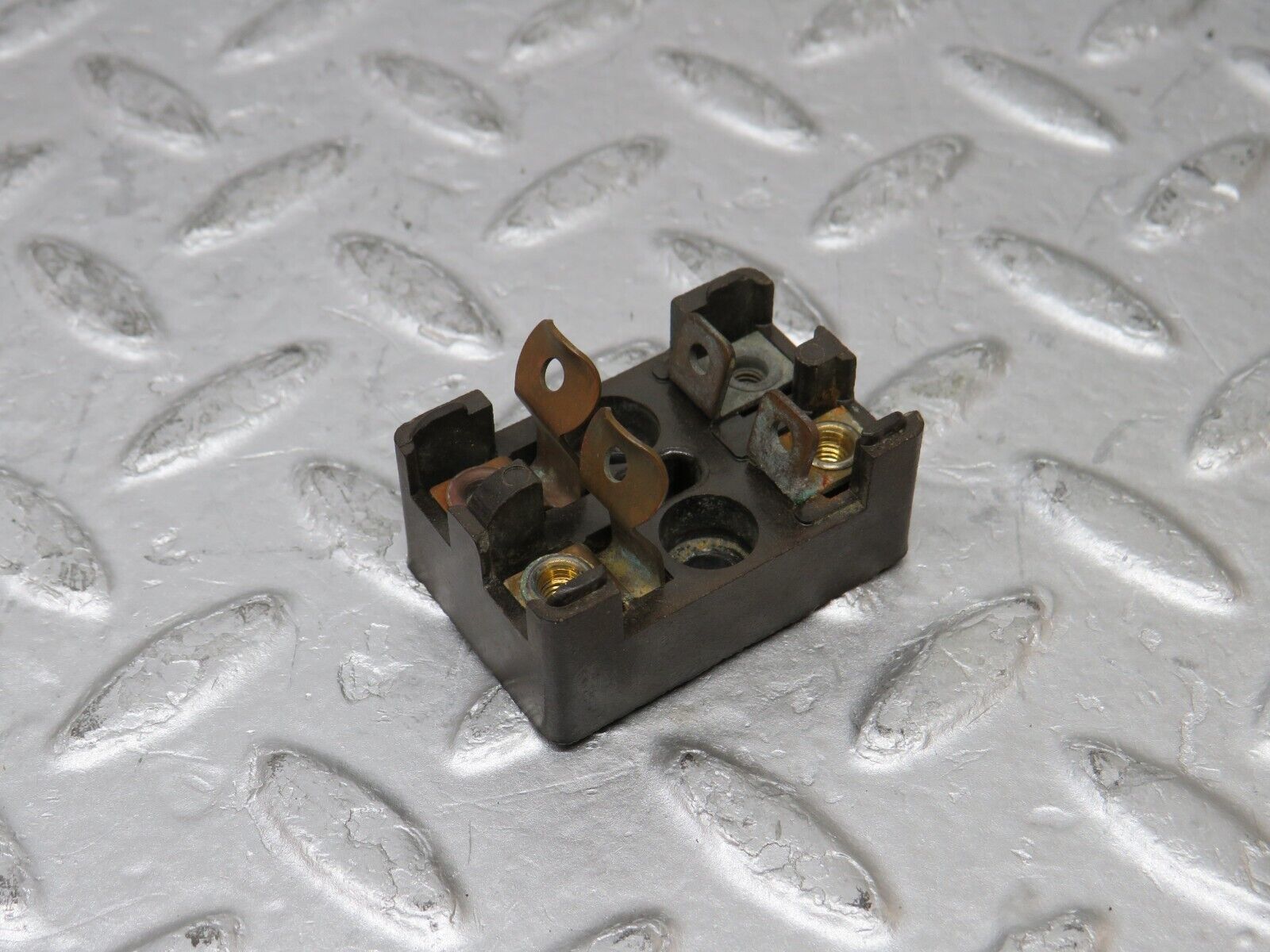 37324 Mercedes-Benz W109 300SEL Fuse Box Connector