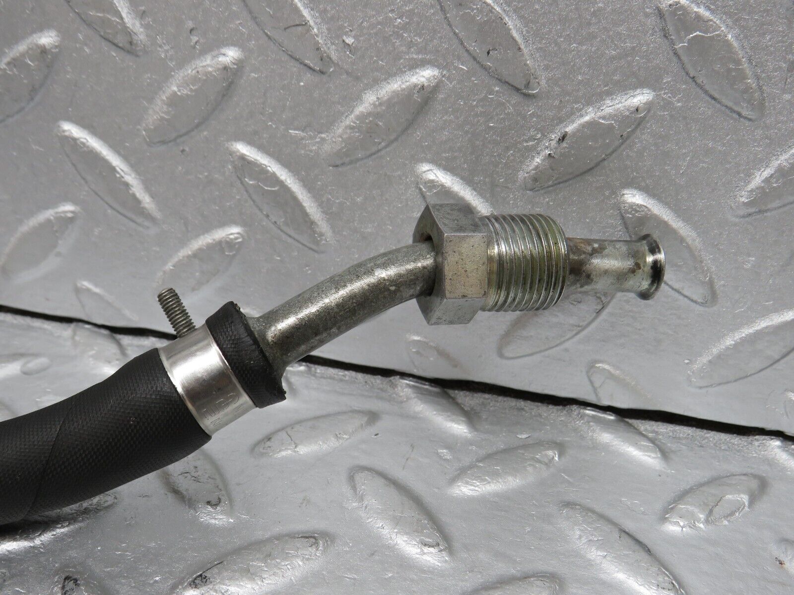 38185 Mercedes-Benz A124 320E Cabriolet Oil Cooler Hose Pipe