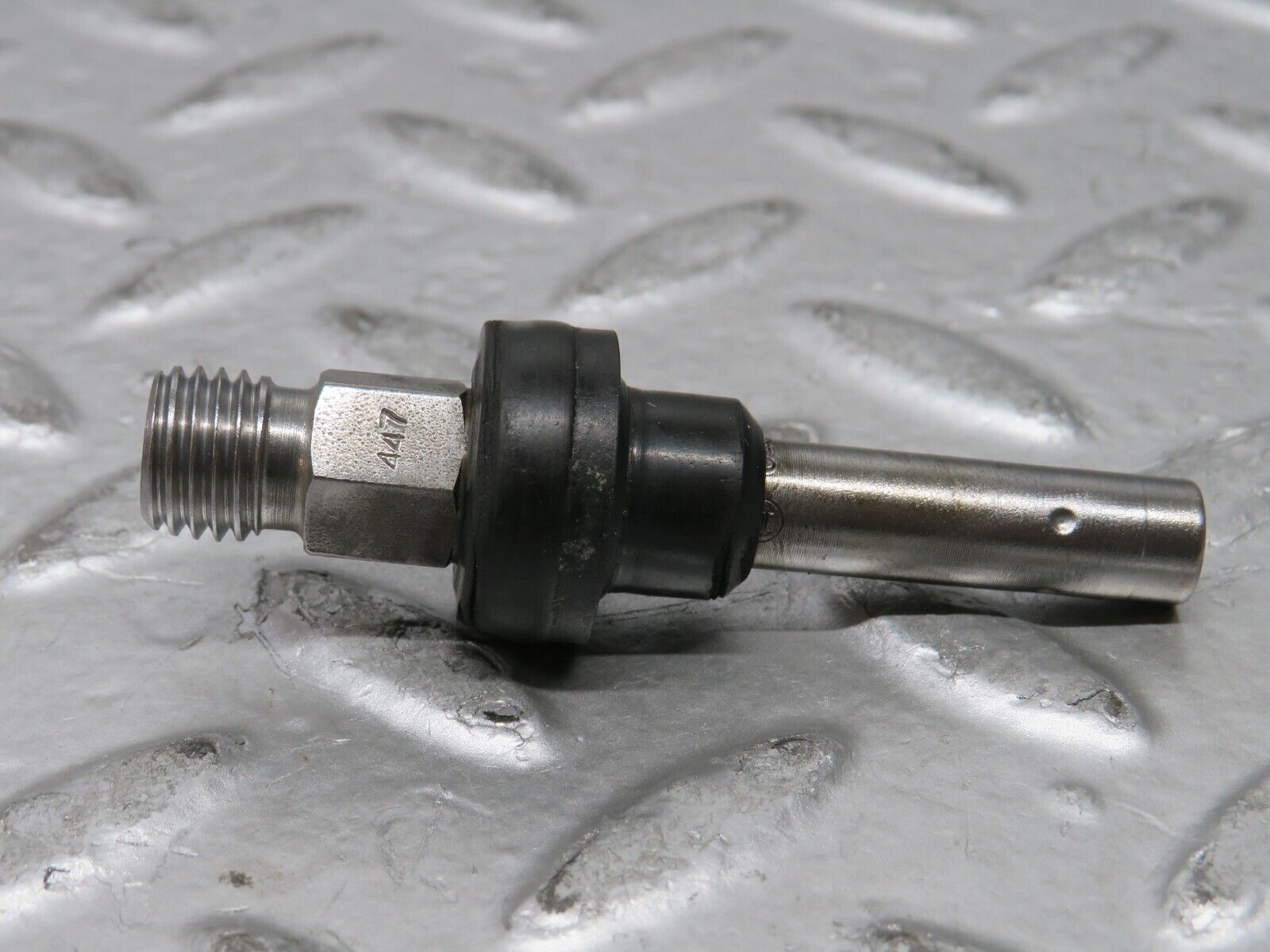 28662 Mercedes-Benz W123 230E Fuel Injector Bosch 0437502010