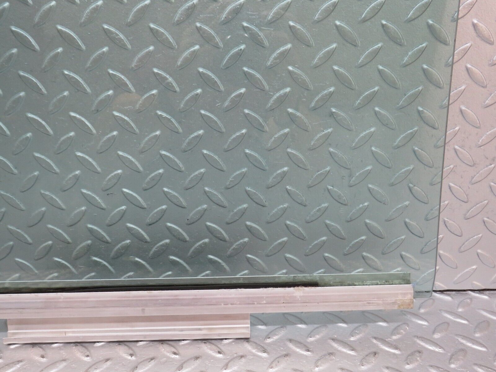 36039 Mercedes-Benz W126 420SE Rear Right Door Window Glass