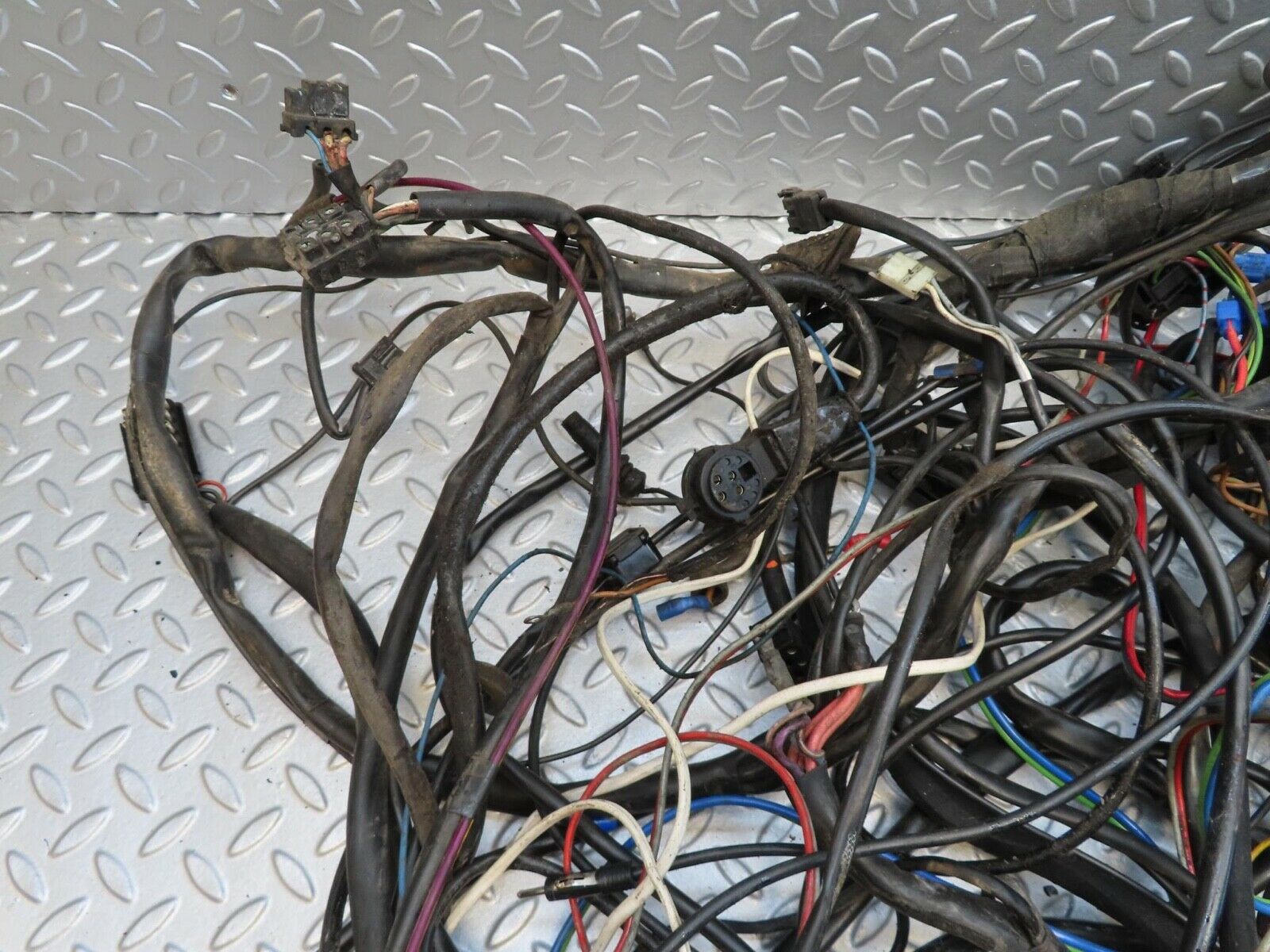 16142 Mercedes-Benz W123 280E Engine Chassis Body Wire Wiring Harness