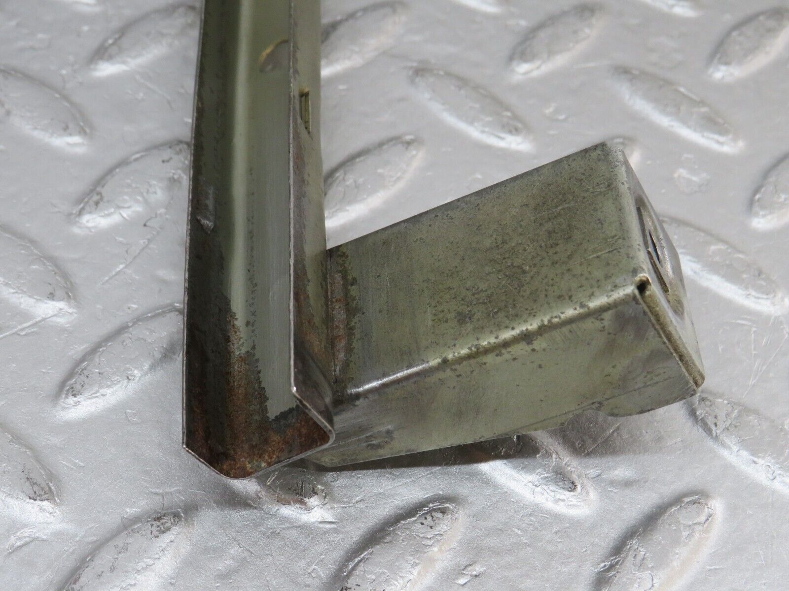 36012 Mercedes-Benz W126 420SE Rear Right Door Window Channel