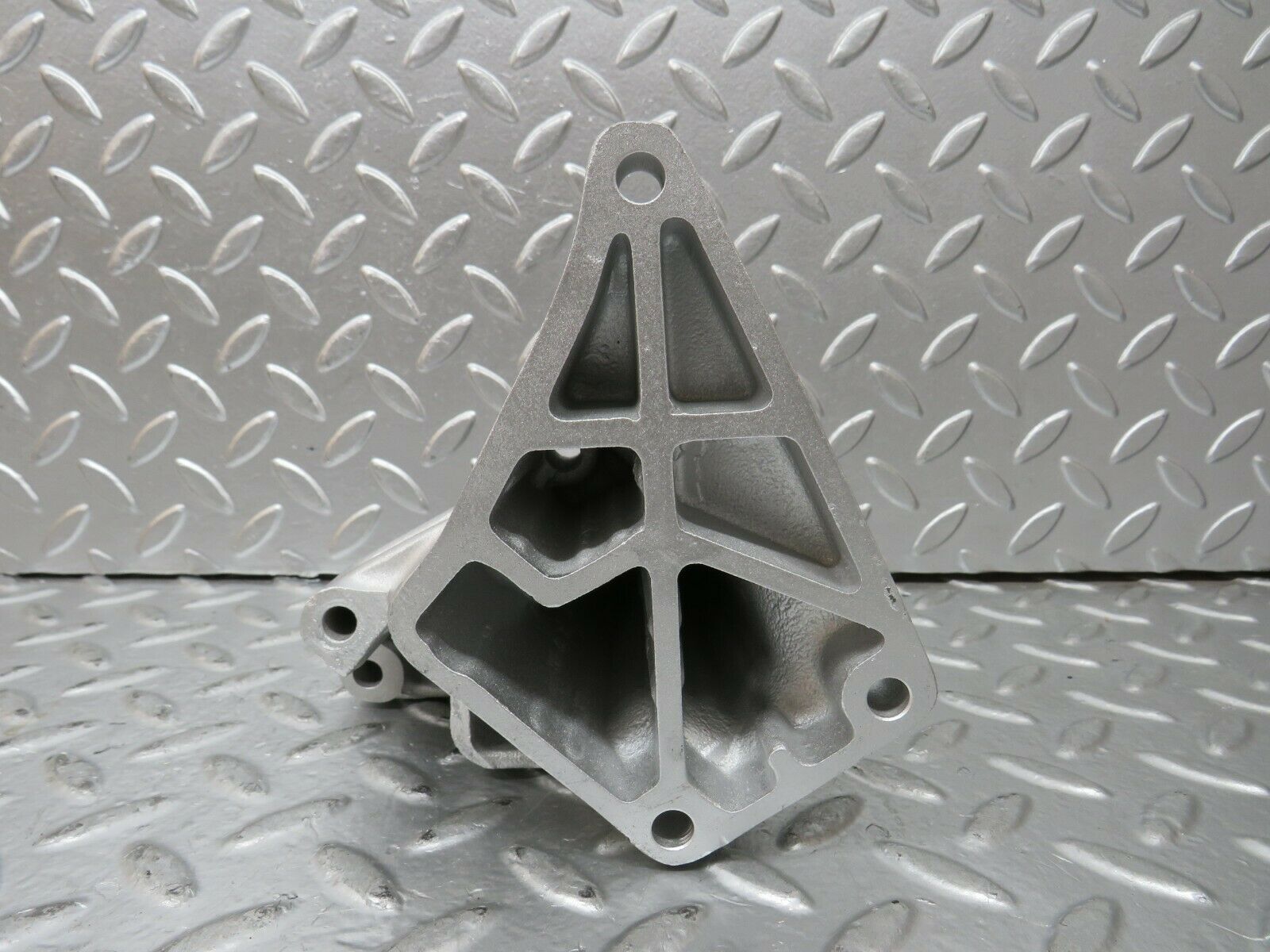 23887 Mercedes-Benz C107 450SLC Coupe Alternator Generator Bracket 1161551135