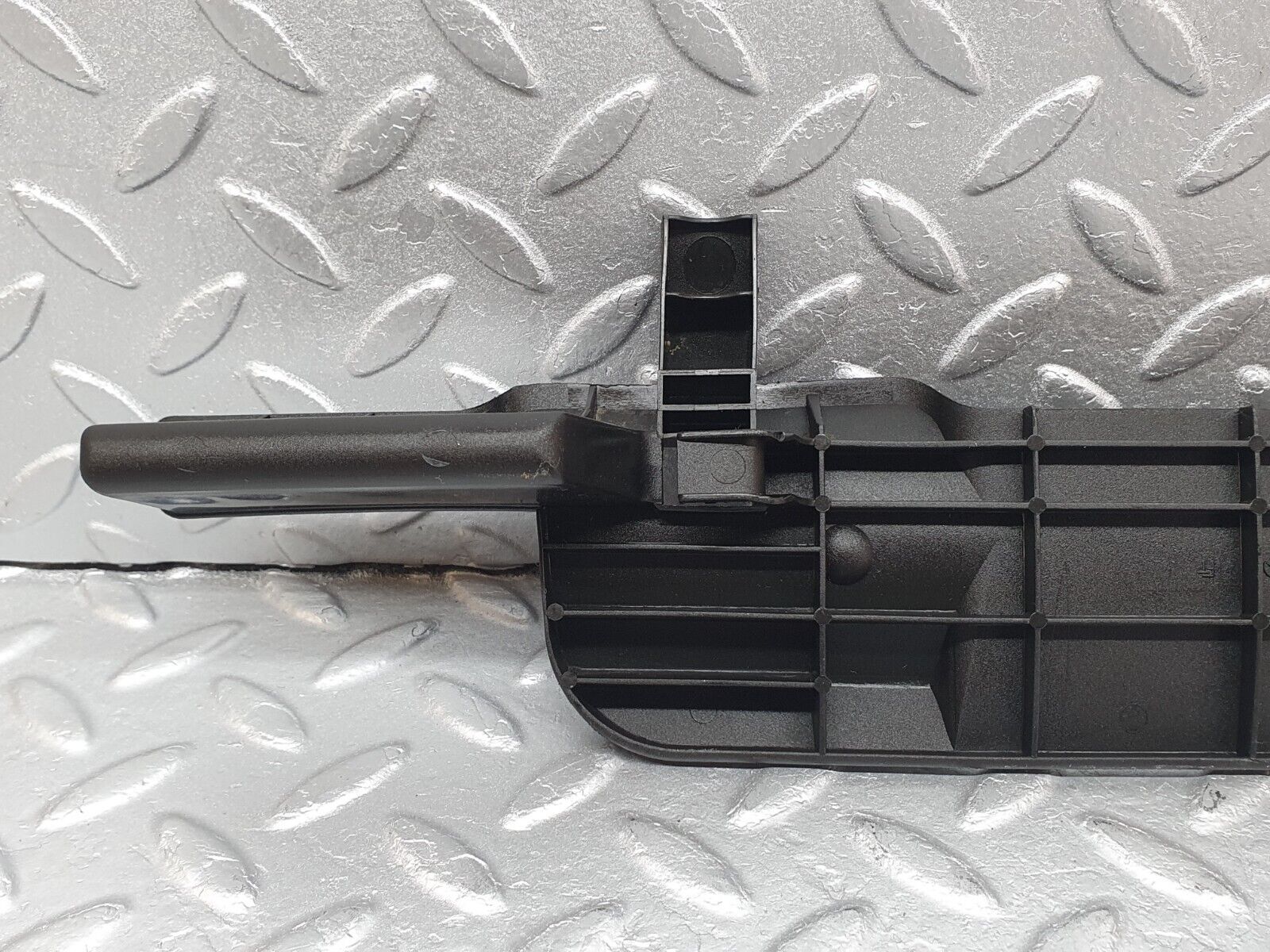 41020 Mercedes-Benz W126 300SE Seat Belt Cover 1268680839