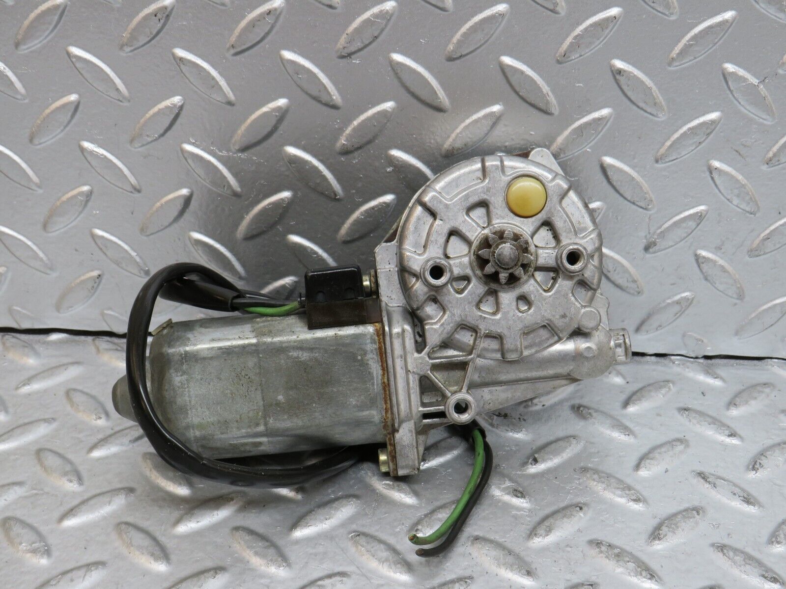 29666 Mercedes-Benz W123 230E Rear Left Window Regulator Motor 0130821017