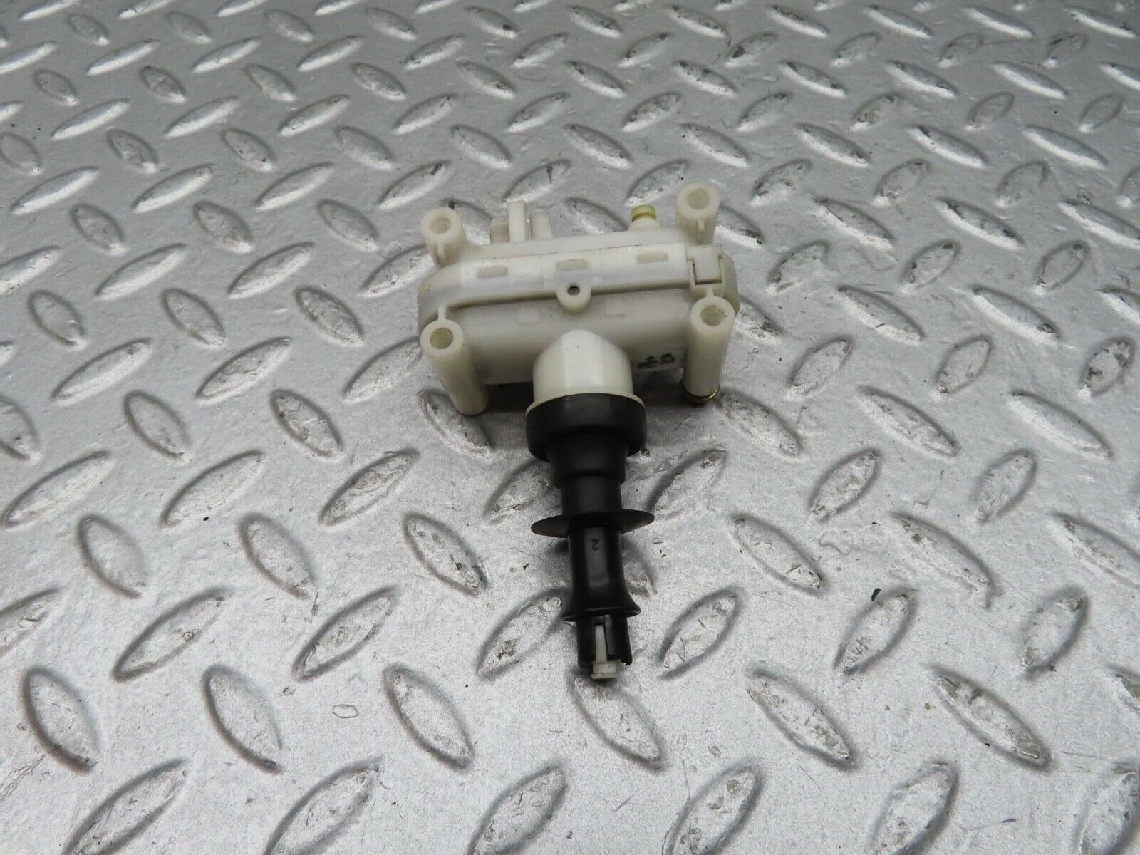 14548 Mercedes-Benz W201 190E Rear Right Door Lock Vacuum Actuator