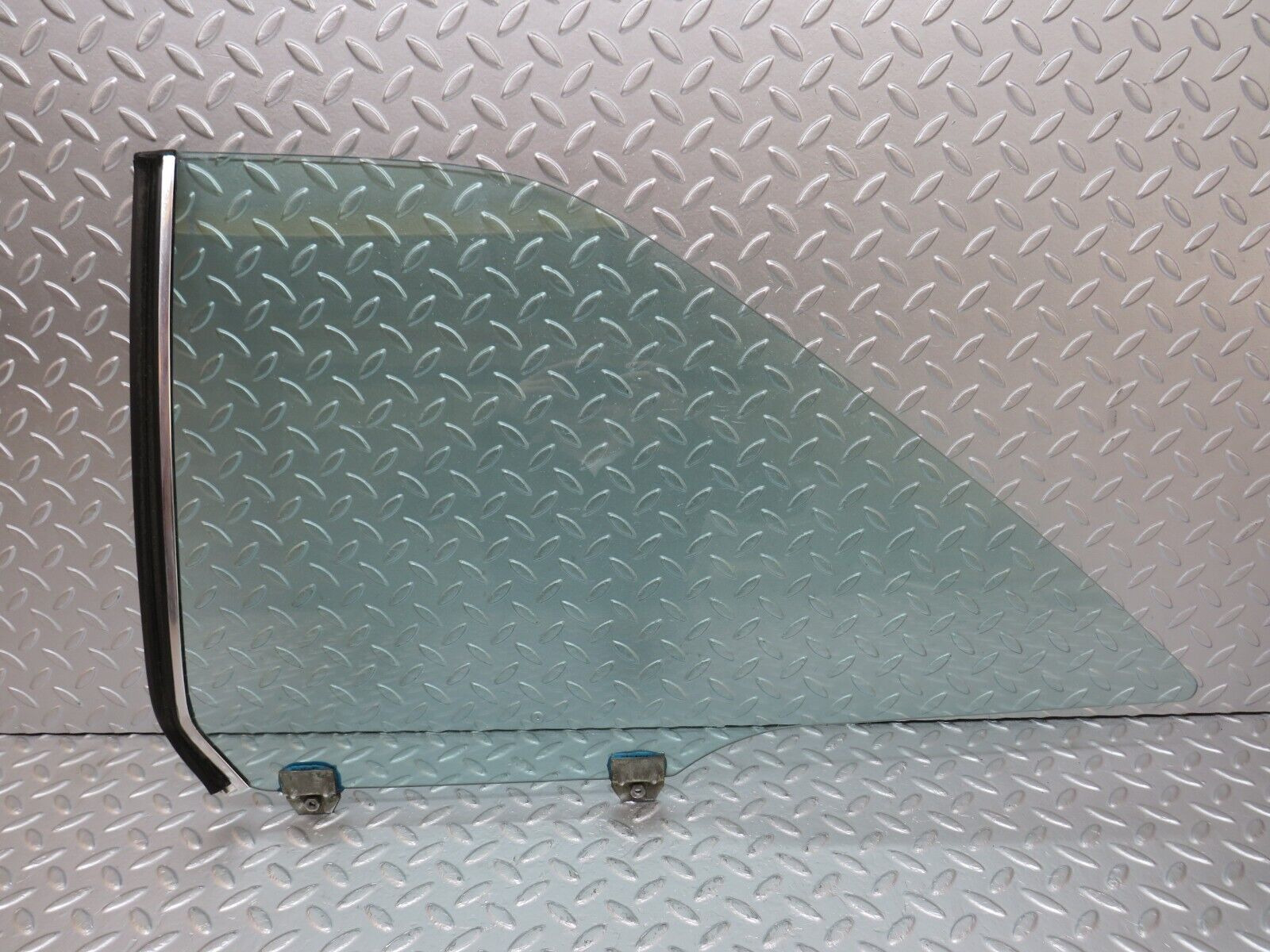 34413 Mercedes-Benz C126 380SEC Coupe Rear Left Window Glass