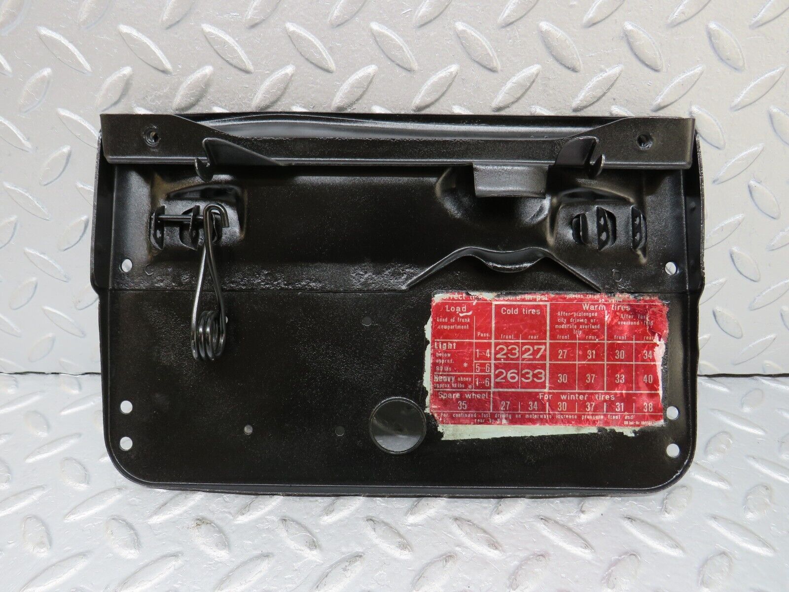 35872 Mercedes-Benz W108 Fuel Tank Flap Cap