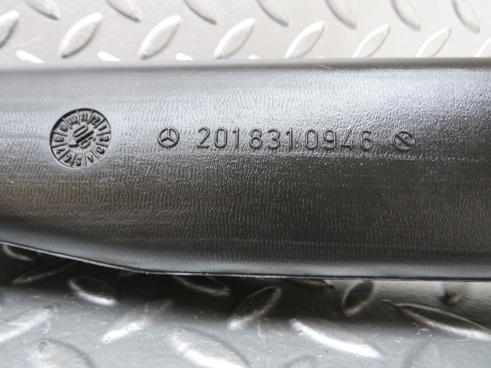 25140 Mercedes-Benz W201 190D Air Duct Pipe Hose Left 2018310946