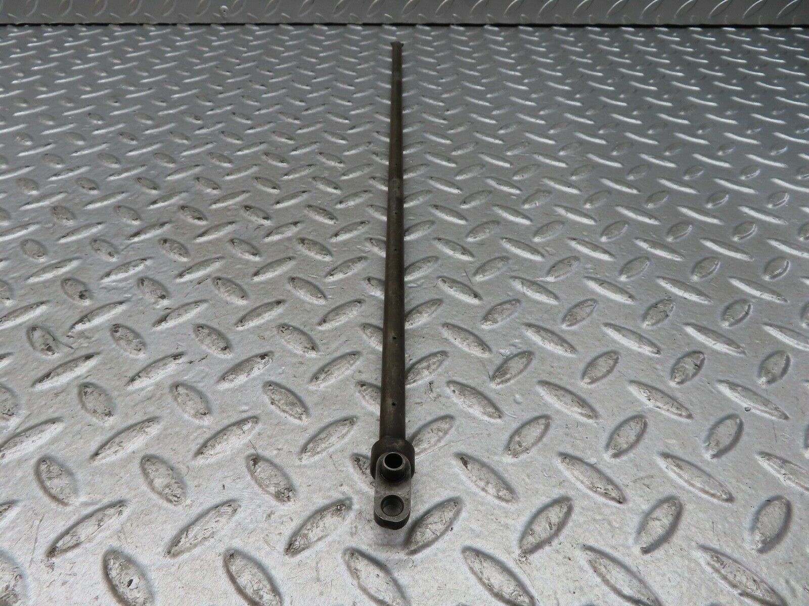 19248 Mercedes-Benz W123 300D Camshaft Oil Tube