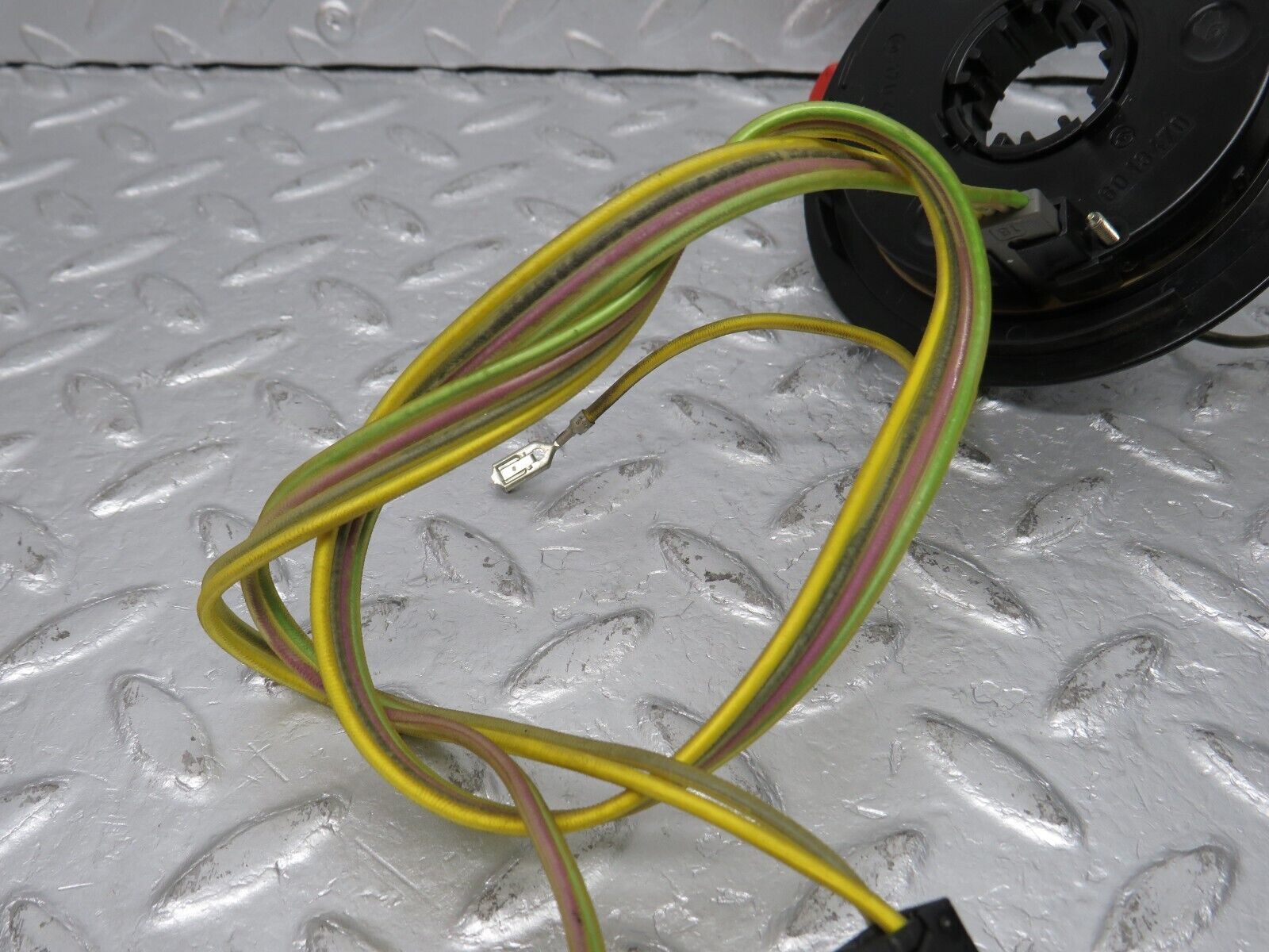 39475 Mercedes-Benz R129 320SL Coupe Steering Wheel Contact Plate 1704600049