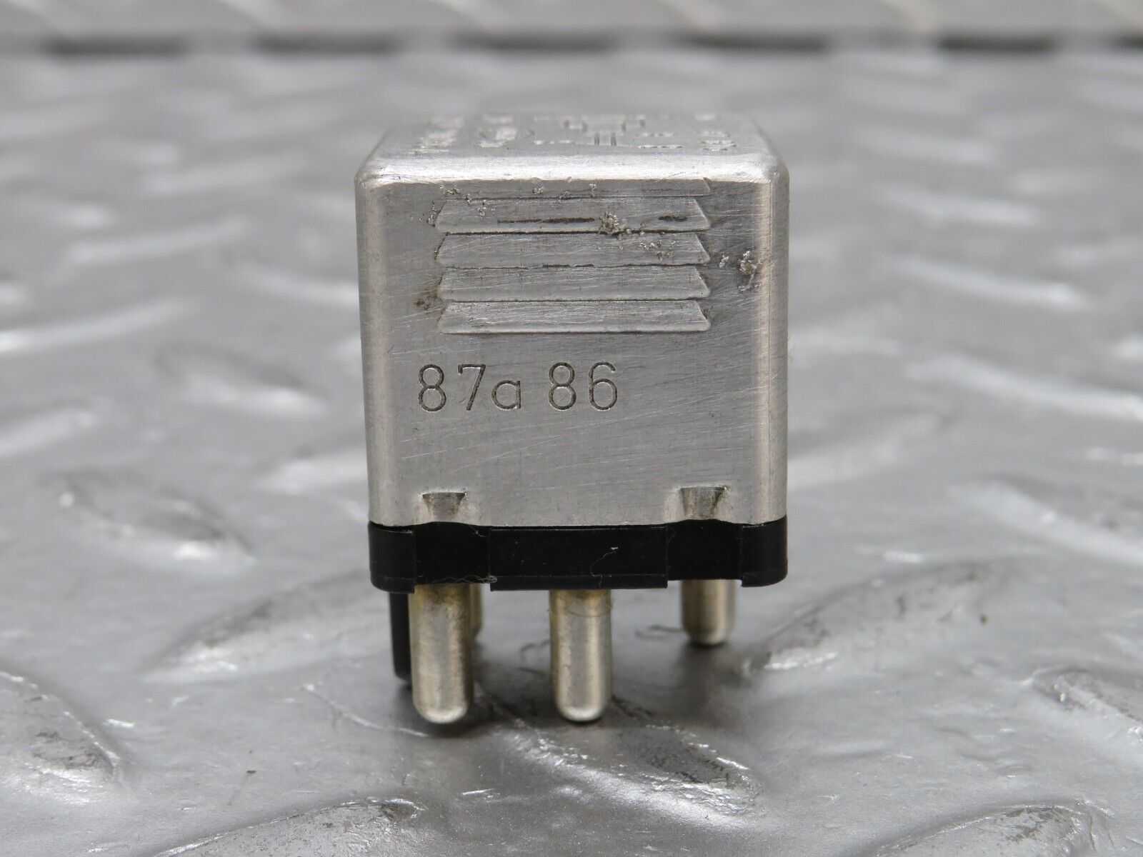 32472 Mercedes-Benz S124 300TE Wagon Multi Purpose Relay 0015420219